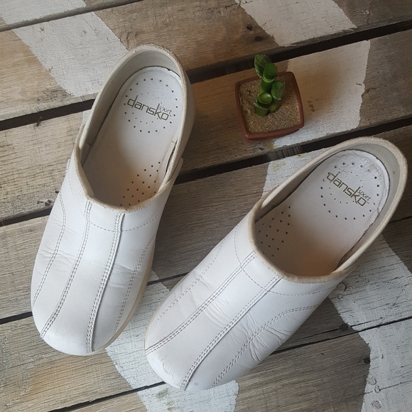 Dansko Shoes - Dansko Shaina White Tumbled Pull Up Clogs, sz 38